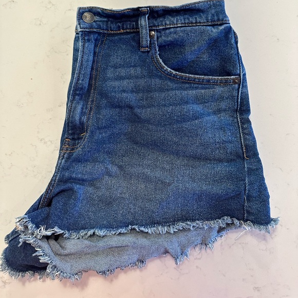 Abercrombie & Fitch High Rise Mom Short. Size 31. - Picture 3 of 4